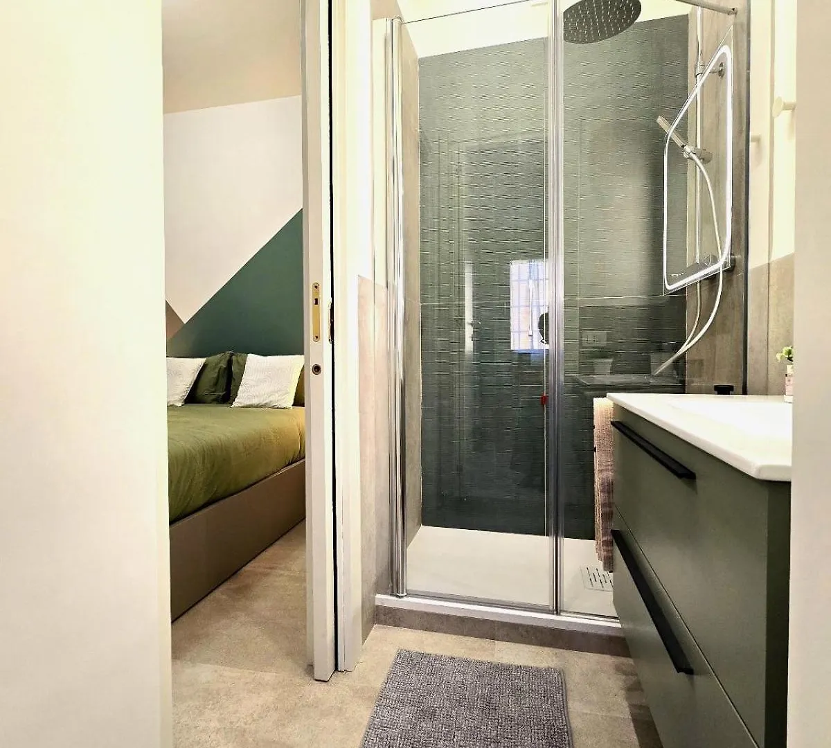 Yr Apartments Milan - Duomo 0*,  Italia